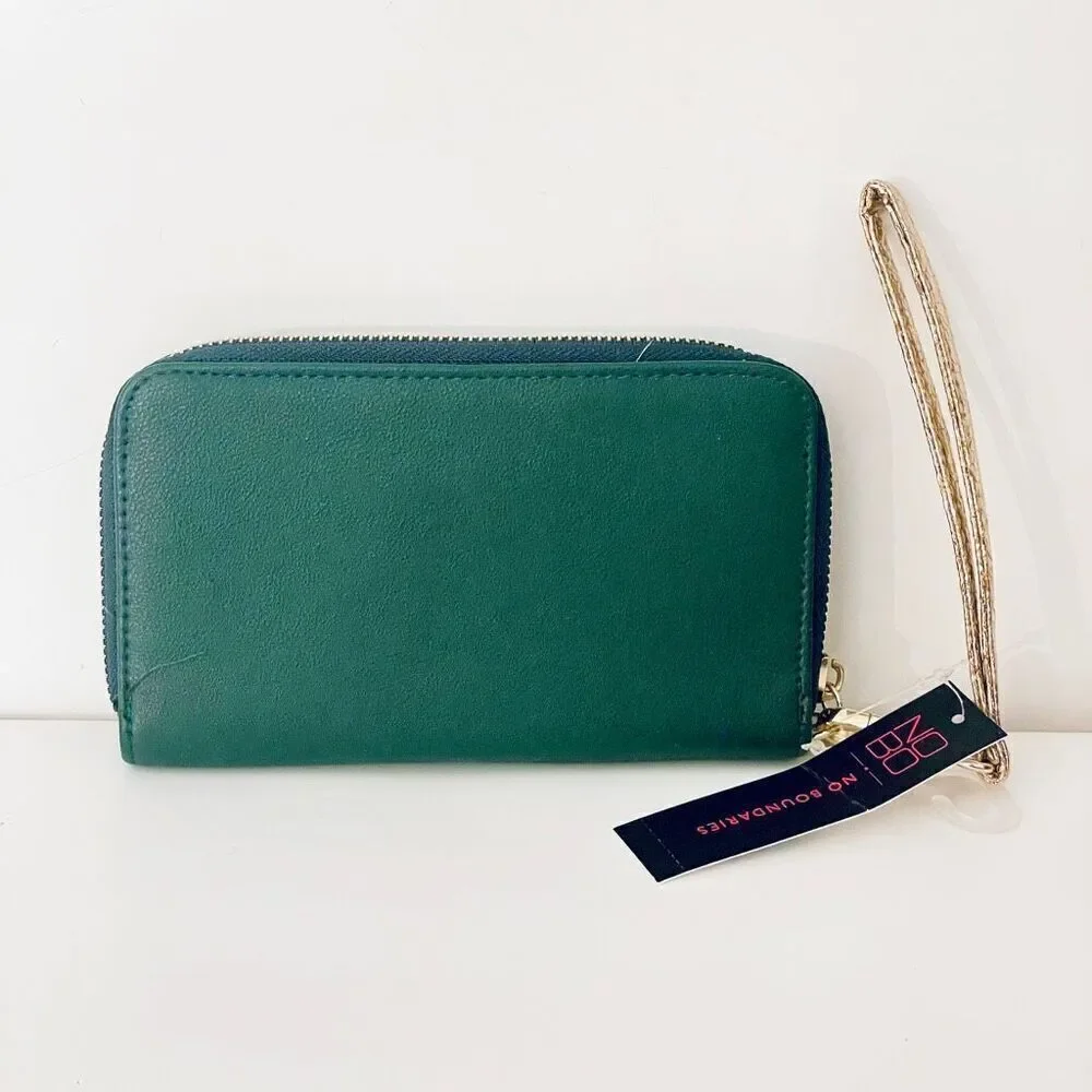 NWT No Boundaries Hunter Green w/ Gold Star Zip All Around Wristlet Wallet